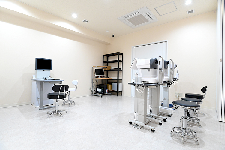 漢一診療所 横浜市青葉区 検査機器を各種導入。白内障・緑内障の日帰り手術などにも対応