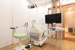 しらやま歯科クリニック 西宮市 個室の診察室で、周囲を気にせずに治療を受けることができる