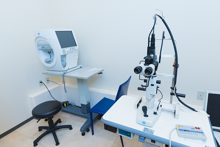 アイクリニック南町田 町田市 YAGレーザーや自動視野計など機器も充実
