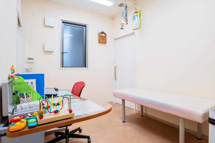かごしまたんぽぽ小児科 鹿児島市 子どもが退屈しないよう、各診察室におもちゃやぬいぐるみを用意