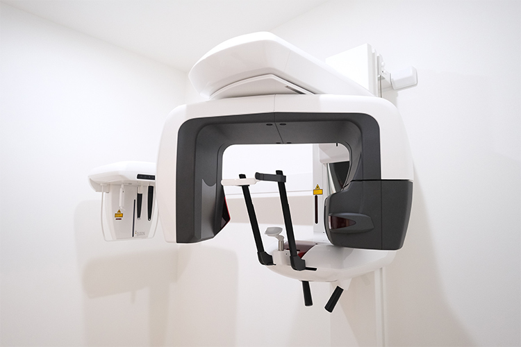 かげちかデンタルクリニック 春日市 歯科用CTも完備され精密な診断に役立てている