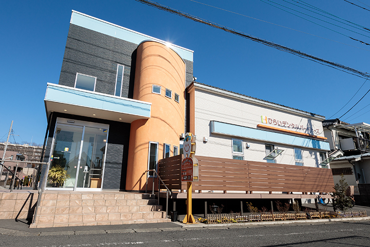 ひらいデンタルパートナーズ 羽村市 羽村駅から徒歩8分の住宅街に位置する