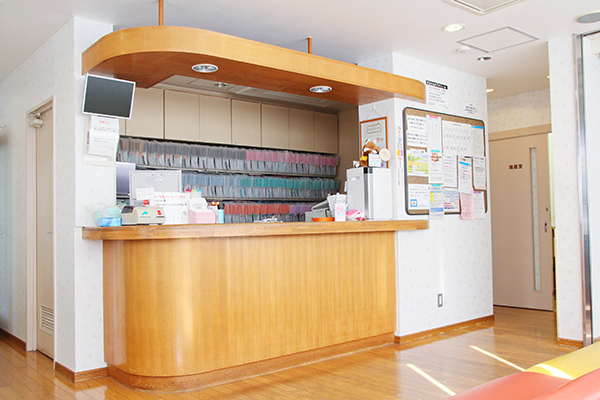 ふくだ小児クリニック 横浜市泉区 明るく親切なスタッフが迎えてくれる