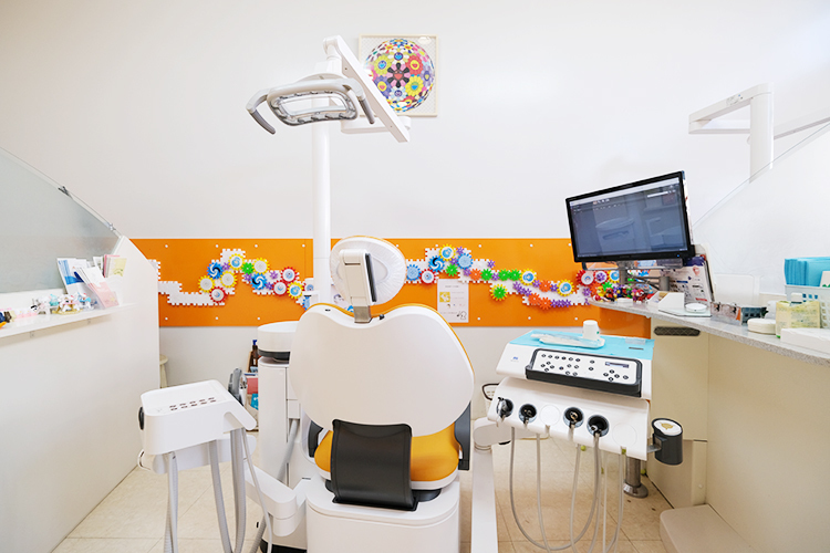 オレンジ歯科医院 さいたま市北区 半個室診療ユニットは3台用意