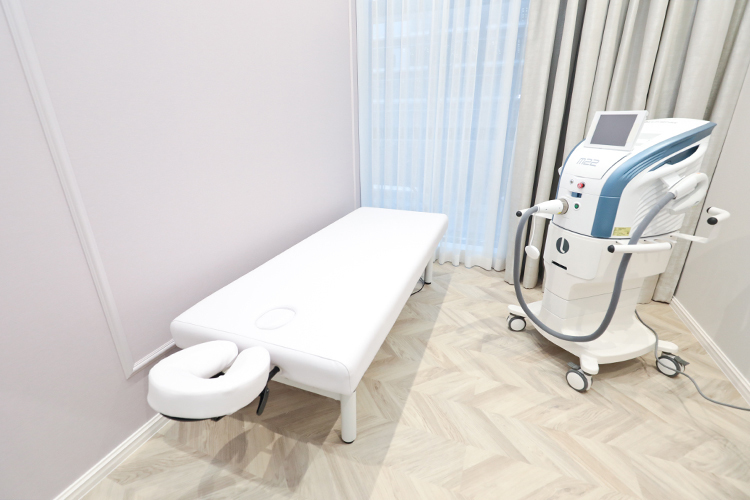 愛新覚羅クリニック 中央区 忙しい人に向けて、眼科と併せて美容皮膚科の診療にも対応