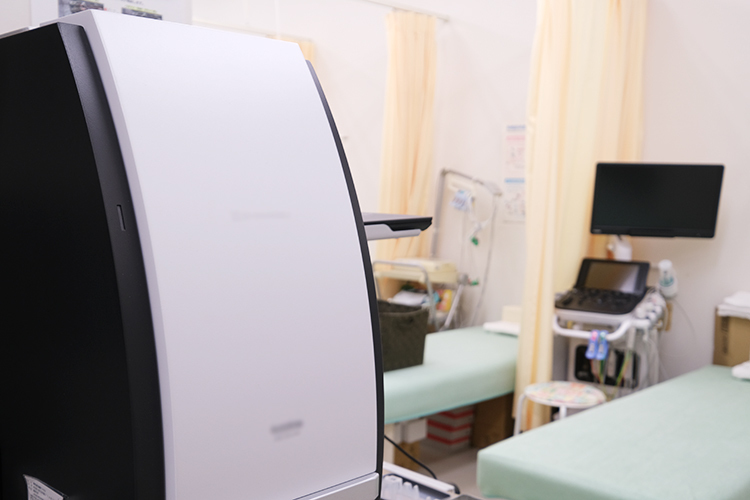 新宿イーストサイドたけうち内科 新宿区 機器を用いて精密な検査を行う