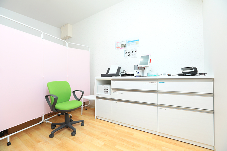 くまだキッズ・ファミリークリニック 守山市 院内は車いすやストレッチャーも使用可能なバリアフリー設計