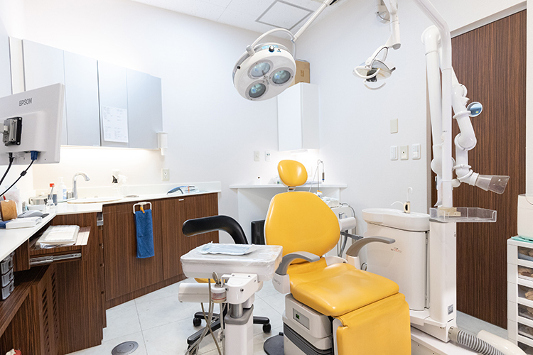 馬車道アイランドタワー歯科 横浜市中区 手術室を用意し、インプラント治療などの外科手術にも対応する
