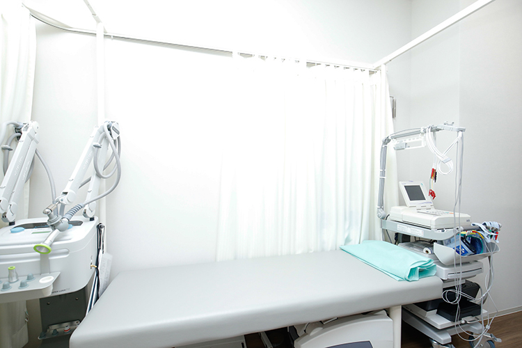 文京小石川クリニック 文京区 処置室では超音波検査も行っている