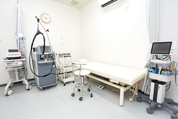 かたおか内科外科クリニック 京都市上京区 エコーや心電計、血圧脈波検査装置などの検査機器も充実