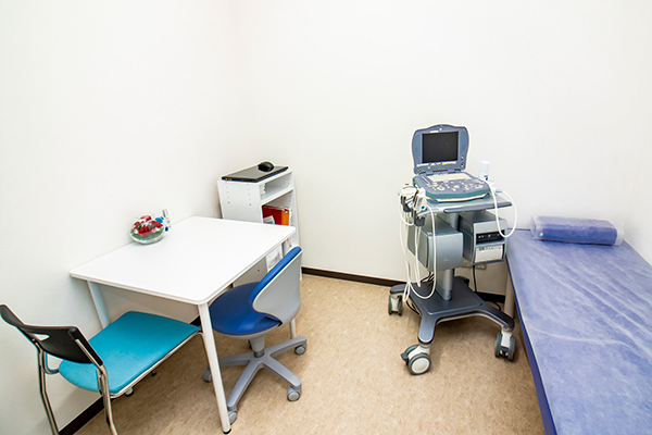 くればやし内科 西宮市 プライバシーに配慮した個室の相談室では、栄養指導なども行う