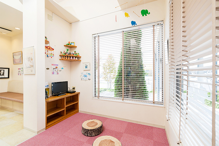 あおきファミリー歯科 宇都宮市 キッズスペースなど誰でも通いやすい工夫がされている