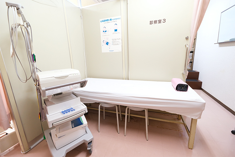さくらのき米山ファミリークリニック 向日市 診察室3室と点滴・リハビリ室が回遊できる造り