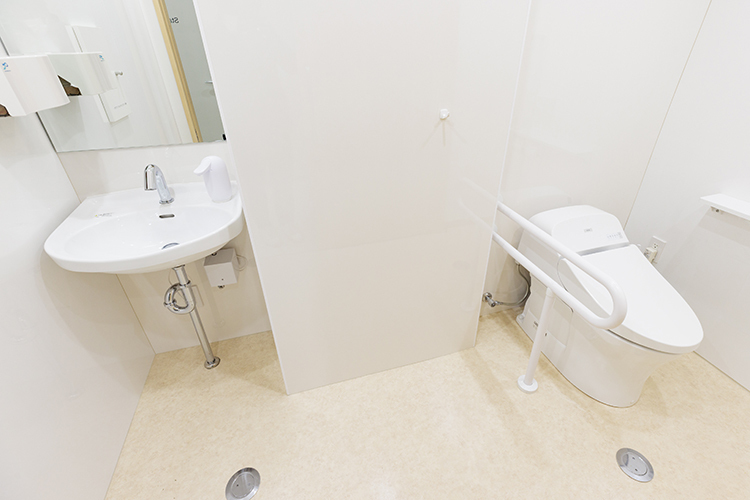 よこはま内科・呼吸器クリニック 横浜市中区 院内・トイレともにバリアフリーのため、通院しやすいのも魅力