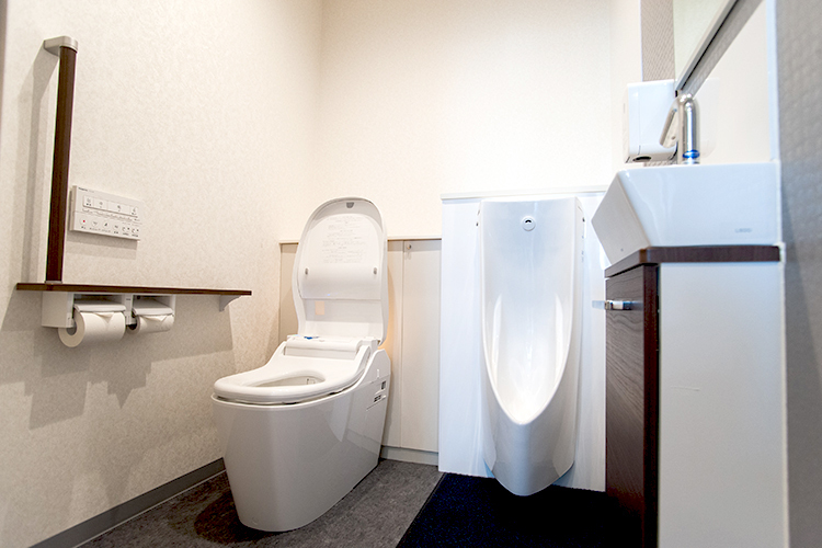 みずほ台泌尿器科 富士見市 使用しやすいよう工夫されたバリアフリーの化粧室