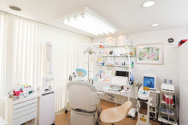 朝倉歯科医院 茨木市 個室の診療台を完備し、プライベートが守られる