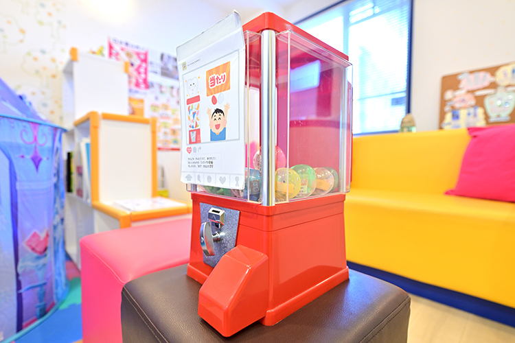 鶴瀬さかい歯科クリニック 富士見市 カプセルトイなど、子どもが楽しく通える工夫も