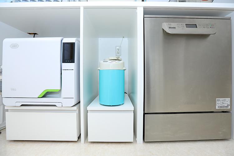 小川歯科医院 岡崎市 機材も充実し、患者に治療の選択肢を与えられるようにしている