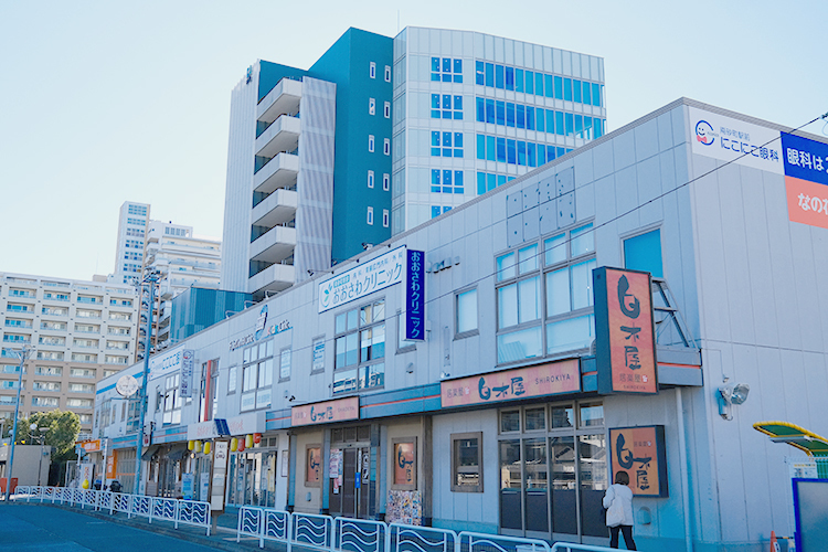 南砂町駅前にこにこ眼科 江東区 南砂町駅5番出口から見える利便性の高いビル2階に構える