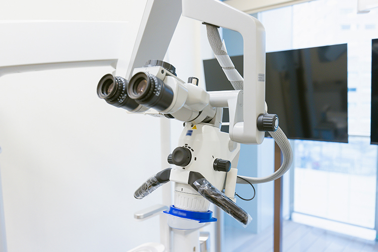 CURE DENTAL 御茶ノ水 千代田区 マイクロスコープを備え、精密な治療を行う