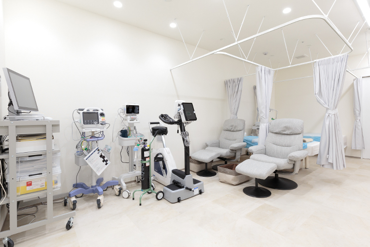 田中内科ハートフルクリニック 西宮市 測定機能のついた運動装置など、検査機器も充実