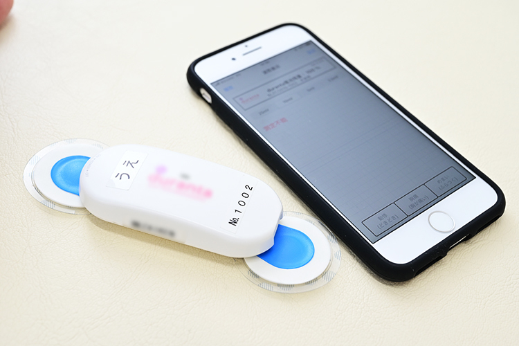 クリニックプラス下北沢 世田谷区 心電計をはじめさまざまな検査に対応できるよう備えている