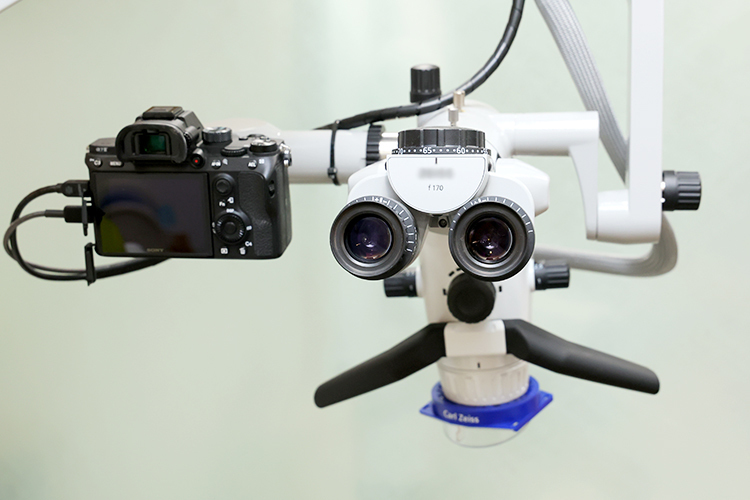 曽根あらい歯科医院 豊中市 マイクロスコープで歯髄の状態を確認し、治療方針を立てる