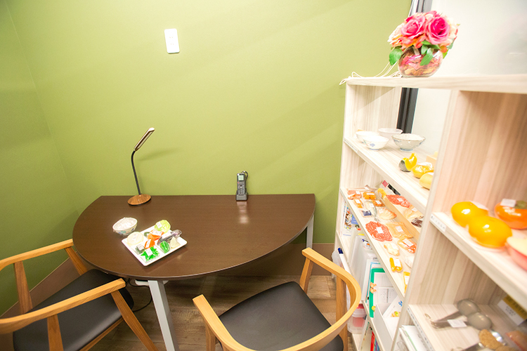 隼人メディカルクリニック 霧島市 栄養相談室では、食品の模型を利用して具体的な食事の提案も可能