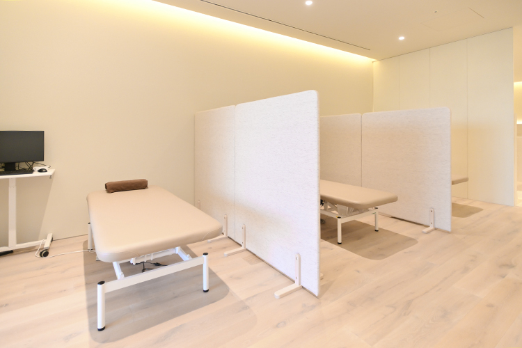 高輪ゲートウェイ駅前整形外科クリニック 港区 運動療法にも力を入れており、リハビリ室を完備