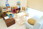 しぶや歯科医院 川越市 待合室の一角にはキッズスペースを備える