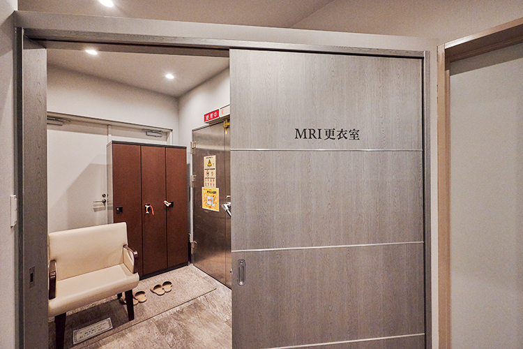 高田整形外科クリニック 中野区 MRIも導入し検査設備も整えている