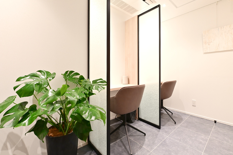 上野消化器内視鏡クリニック 台東区 院内無線LANやコンセントを備えた下剤服用スペース