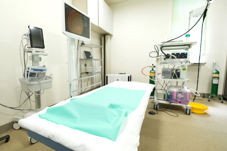 八重咲診療所 平塚市 内視鏡をはじめとした、検査機器が充実している