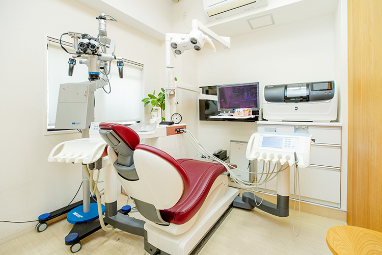 つじの歯科医院 伊丹市 先進の設備を導入し患者の治療にあたる