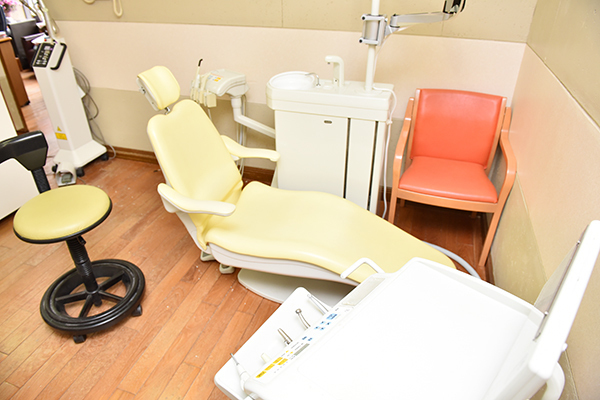 APPLAUSE 愛歯やまだ歯科 大阪市北区 患者の口腔状況に合わせて誠実な診察を心がける