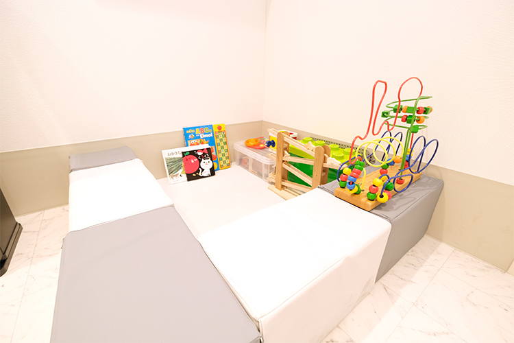 お花茶屋ハル歯科・矯正歯科 葛飾区 院内にはキッズスペースを備えており、子ども連れでも通いやすい