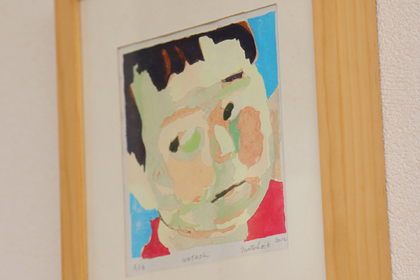 メンタルクリニックちがさき 茅ヶ崎市 絵画が多く飾られ、クリニックの雰囲気を感じさせない