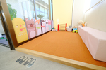 ごとう耳鼻咽喉科クリニック 長久手市 キッズスペースには、絵本やおもちゃが並び子連れにも優しい