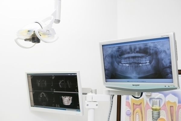 アキュラデンタルクリニック 武蔵野市 鮮明な画像を使い、わかりやすい説明を心がける