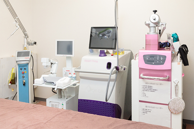 つかもと形成外科・創傷クリニック 神戸市垂水区 さまざまな機器を取りそろえ、傷ついた体を整えるため治療を行う