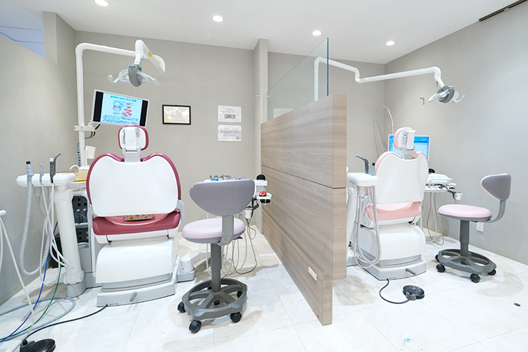 秋山歯科クリニック 葛飾区 プライバシーに配慮した半個室・個室診療室を完備