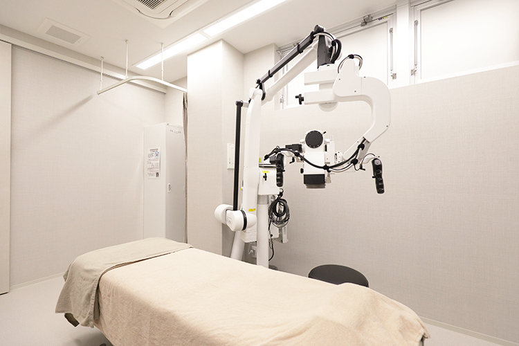 ななほしクリニック 堺市東区 より精密な治療のため、マイクロスコープなどの機器も備える