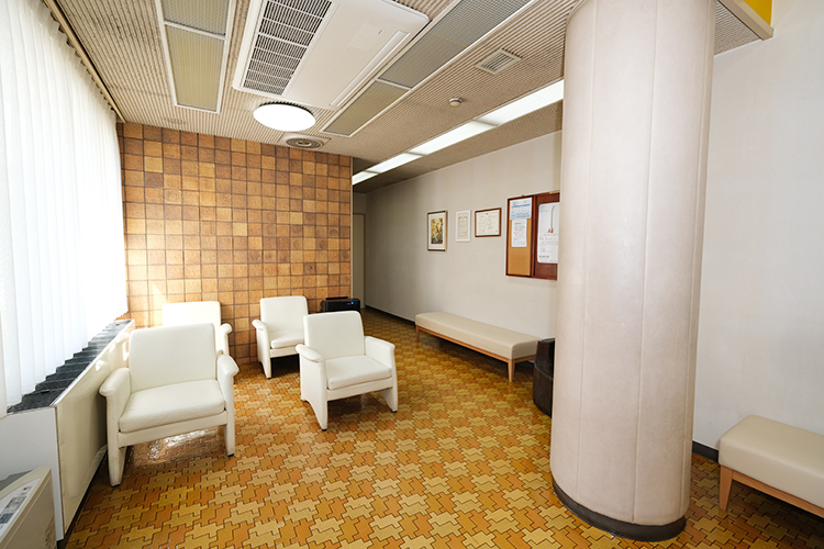 京王平山クリニック 日野市 スタッフが温かく迎える待合室