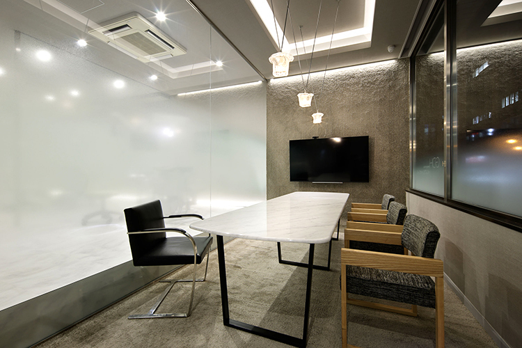 GDHインプラントオフィス札幌 札幌市中央区 プライバシーが守られるように設計されたカウンセリングルーム