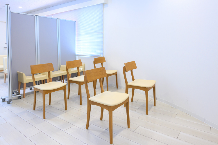 クリニックプラス池尻大橋 目黒区 院内には発熱患者専用の待合室を備えている