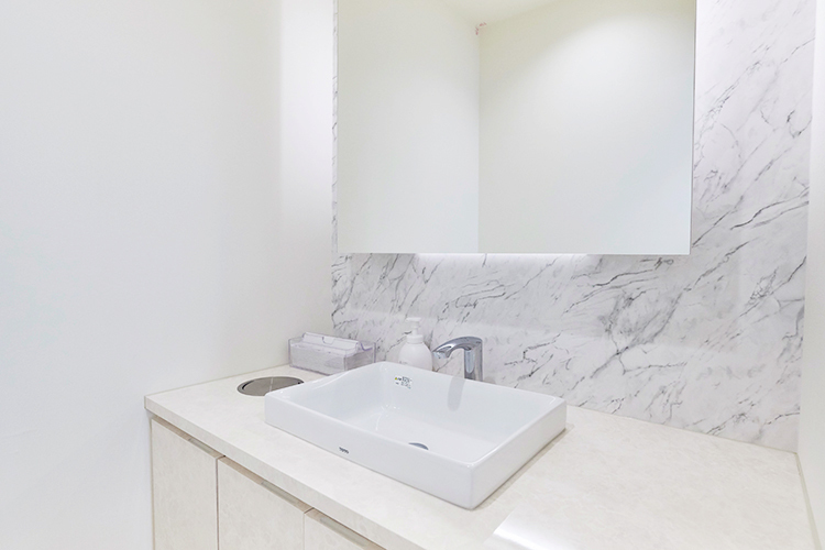 江戸川橋駅前こが歯科 文京区 歯磨きやメイク直しのためにパウダールームも備える