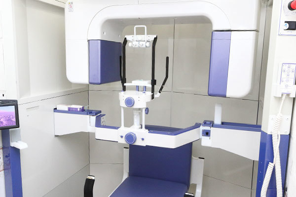 塚本歯科 箕面市 座って撮影できる歯科用CTも導入