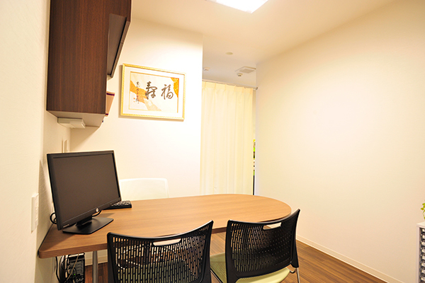 あずま糖尿病内科クリニック 西宮市 院長とスタッフが相談に乗ってくれる