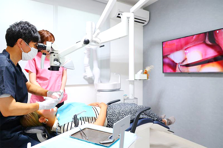 ニイガタクリニック 新潟市中央区 肉眼では見えにくい箇所もマイクロスコープで拡大