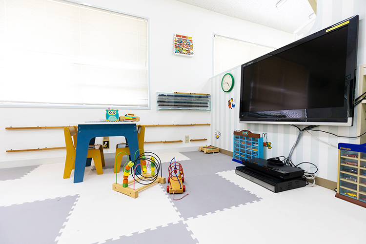 石原歯科医院 大阪市旭区 キッズスペースも備えており、子ども連れでも安心して通院が可能